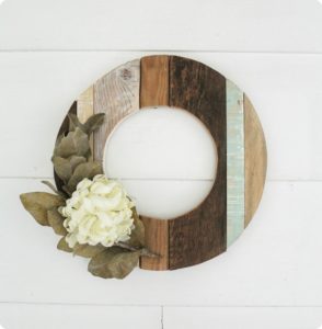 reclaimed-wood-wreath